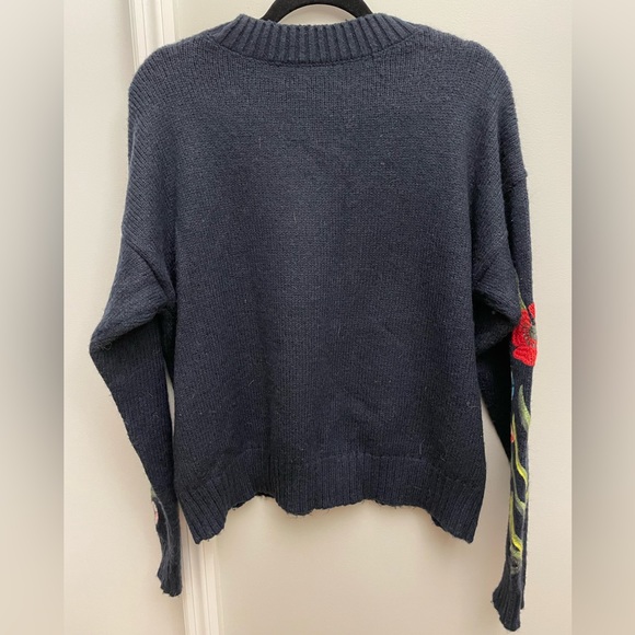 Romeo + Juliet Floral Pullover Sweater - Picture 2 of 5